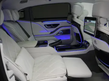 MERCEDES-BENZ S 680 Maybach 4Matic Distr Pano Chauff…