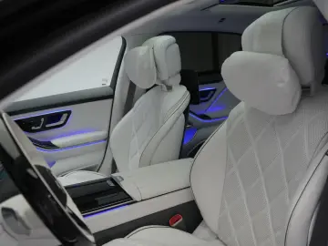 MERCEDES-BENZ S 680 Maybach 4Matic Distr Pano Chauff…