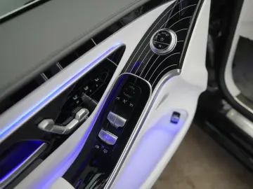 MERCEDES-BENZ S 680 Maybach 4Matic Distr Pano Chauff…