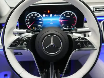 MERCEDES-BENZ S 680 Maybach 4Matic Distr Pano Chauff…