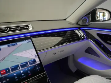 MERCEDES-BENZ S 680 Maybach 4Matic Distr Pano Chauff…