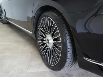 MERCEDES-BENZ S 680 Maybach 4Matic Distr Pano Chauff…