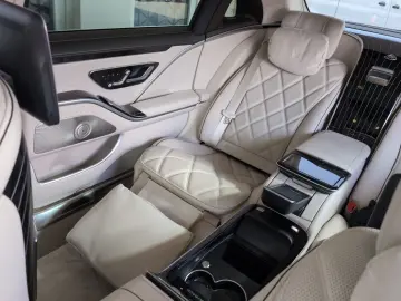 MERCEDES-BENZ  4M Maybach  elek.Fondtüren 4Sitzer NP270T€