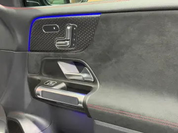 MERCEDES BENZ GLB 220 MHEW AMG