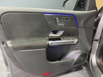 MERCEDES BENZ GLB 220 MHEW AMG