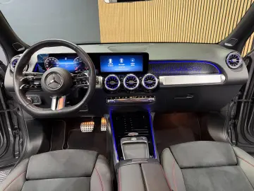 MERCEDES BENZ GLB 220 MHEW AMG