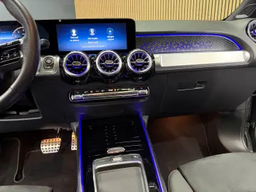 MERCEDES BENZ GLB 220 MHEW AMG