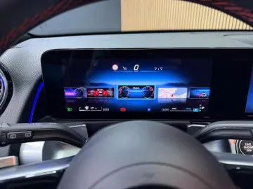 MERCEDES BENZ GLB 220 MHEW AMG