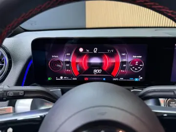 MERCEDES BENZ GLB 220 MHEW AMG