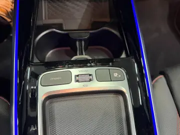 MERCEDES BENZ GLB 220 MHEW AMG