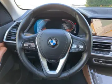 BMW X5 xDr 40d StandHZG Pano AHK Luftfed. Navi Leder