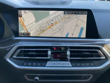 BMW X5 xDr 40d StandHZG Pano AHK Luftfed. Navi Leder