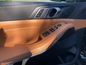 BMW X5 xDr 40d StandHZG Pano AHK Luftfed. Navi Leder