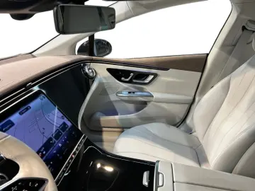 MERCEDES-BENZ EQE 300 MBUX AHK Wide Cam LED Navi AUT…