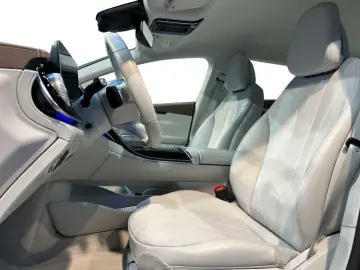 MERCEDES-BENZ EQE 300 MBUX AHK Wide Cam LED Navi AUT…