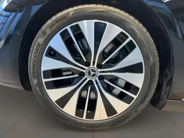 MERCEDES-BENZ EQE 300 MBUX AHK Wide Cam LED Navi AUT…