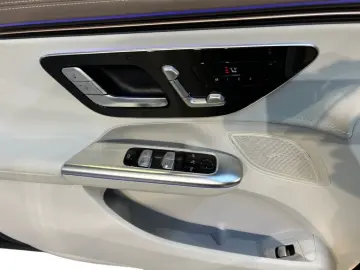 MERCEDES-BENZ EQE 300 MBUX AHK Wide Cam LED Navi AUT…