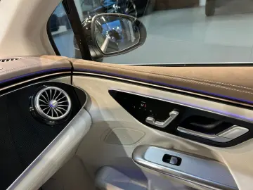 MERCEDES-BENZ EQE 300 MBUX AHK Wide Cam LED Navi AUT…