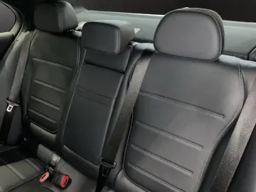 Mercedes-Benz C 200 AVANTGARDE DISTRONIC 4x