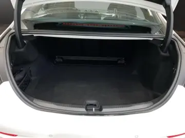 Mercedes-Benz C 200 AVANTGARDE DISTRONIC 4x