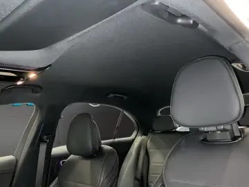 Mercedes-Benz C 200 AVANTGARDE DISTRONIC 4x