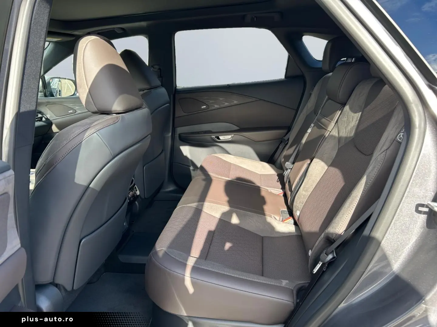 Lexus RX 450h   2 5 l E-CVT  4x4 Plug-in LUXURY