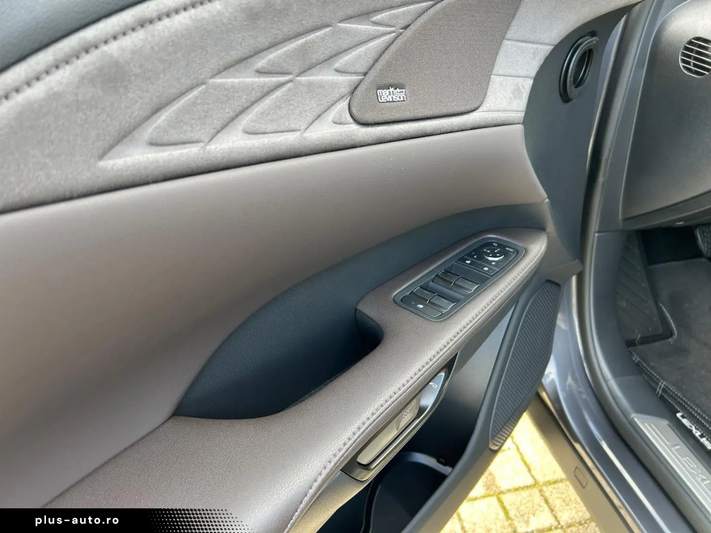 Lexus RX 450h   2 5 l E-CVT  4x4 Plug-in LUXURY