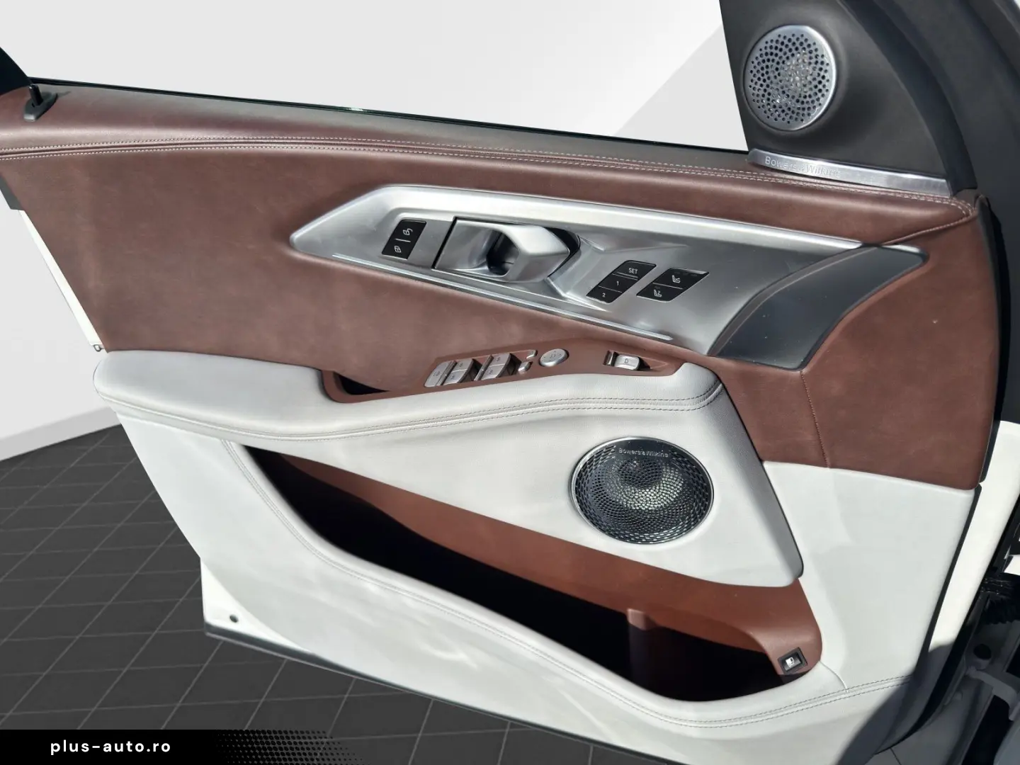 BMW XM 50e MASSAGE KLIMASITZE AHK 360  KAMERA B&W SO