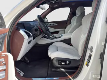 BMW XM 50e MASSAGE KLIMASITZE AHK 360  KAMERA B&W SO