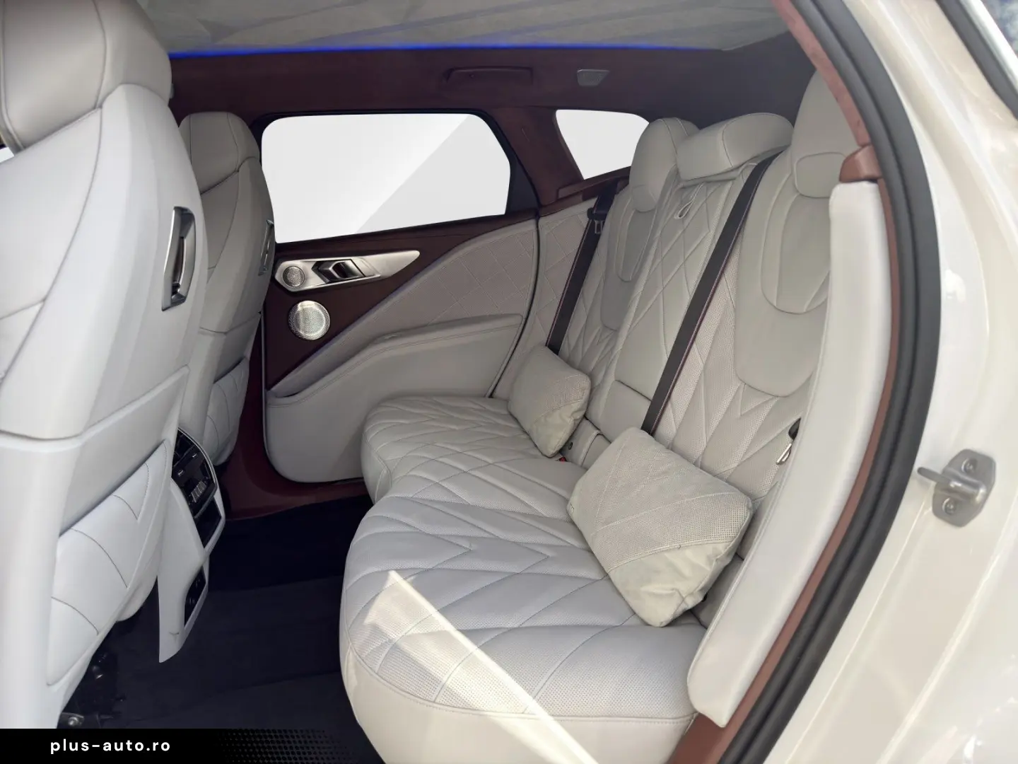 BMW XM 50e MASSAGE KLIMASITZE AHK 360  KAMERA B&W SO