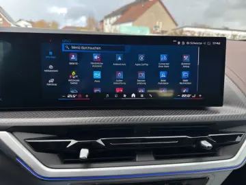 BMW XM 50e MASSAGE KLIMASITZE AHK 360  KAMERA B&W SO