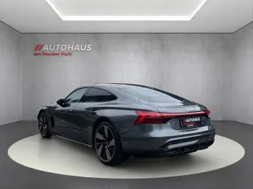 AUDI e-tron GT quattro