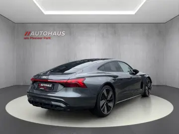 AUDI e-tron GT quattro