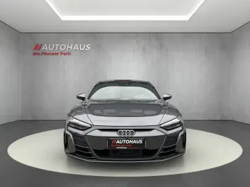 AUDI e-tron GT quattro