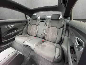 AUDI e-tron GT quattro