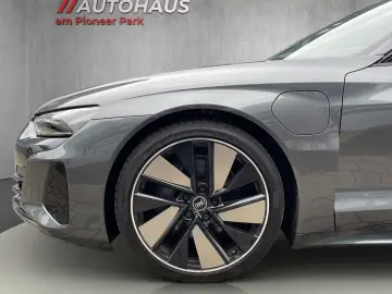 AUDI e-tron GT quattro