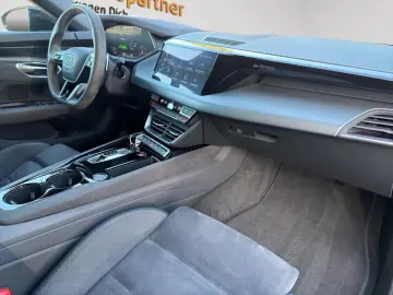 AUDI e-tron GT quattro