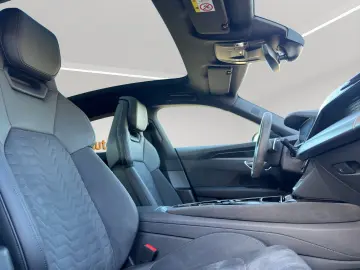 AUDI e-tron GT quattro