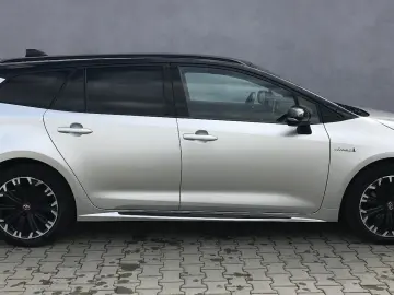 TOYOTA COROLLA TOURING SPORTS GR