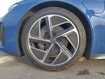 AUDI e-tron GT quattro