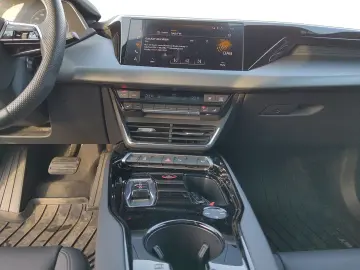 AUDI e-tron GT quattro