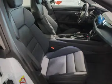 AUDI e-tron GT quattro