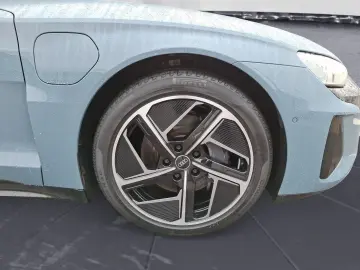 AUDI e-tron GT quattro