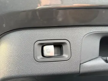 MERCEDES-BENZ EQC 400 4M AHK MULTIBEAM STNDHZ KAMERA&hellip;