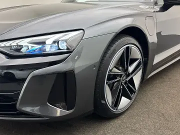 AUDI e-tron GT quattro Matrix