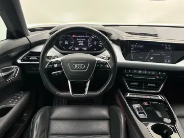AUDI e-tron GT quattro Matrix