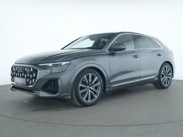 AUDI Q8 S line