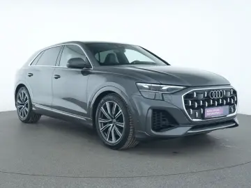 AUDI Q8 S line