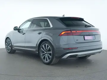 AUDI Q8 S line