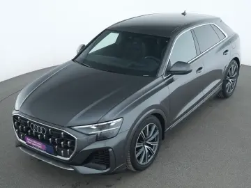 AUDI Q8 S line